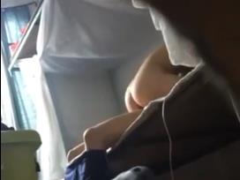 自恋狂宝妹痴迷自拍！疯狂揉捏巨乳对镜狂拍停不下来